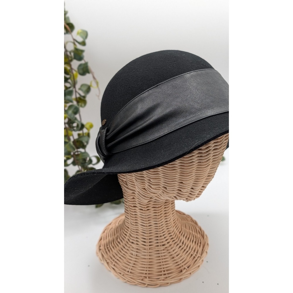 Adora Black Felt Cloche Hat Faux Leather Band Women's Vintage Style Fashion Hat